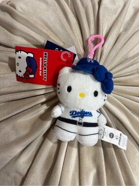 Hello Kitty Dodgers 2026 Plush Keychain Bag Charm- White & Navy